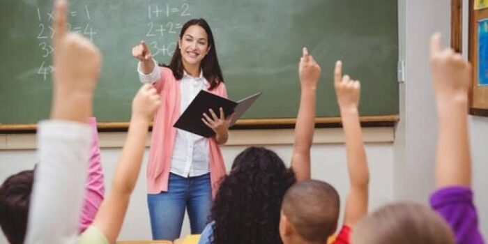 Guru: Pilar Pendidikan dan Mencetak Generasi Unggul